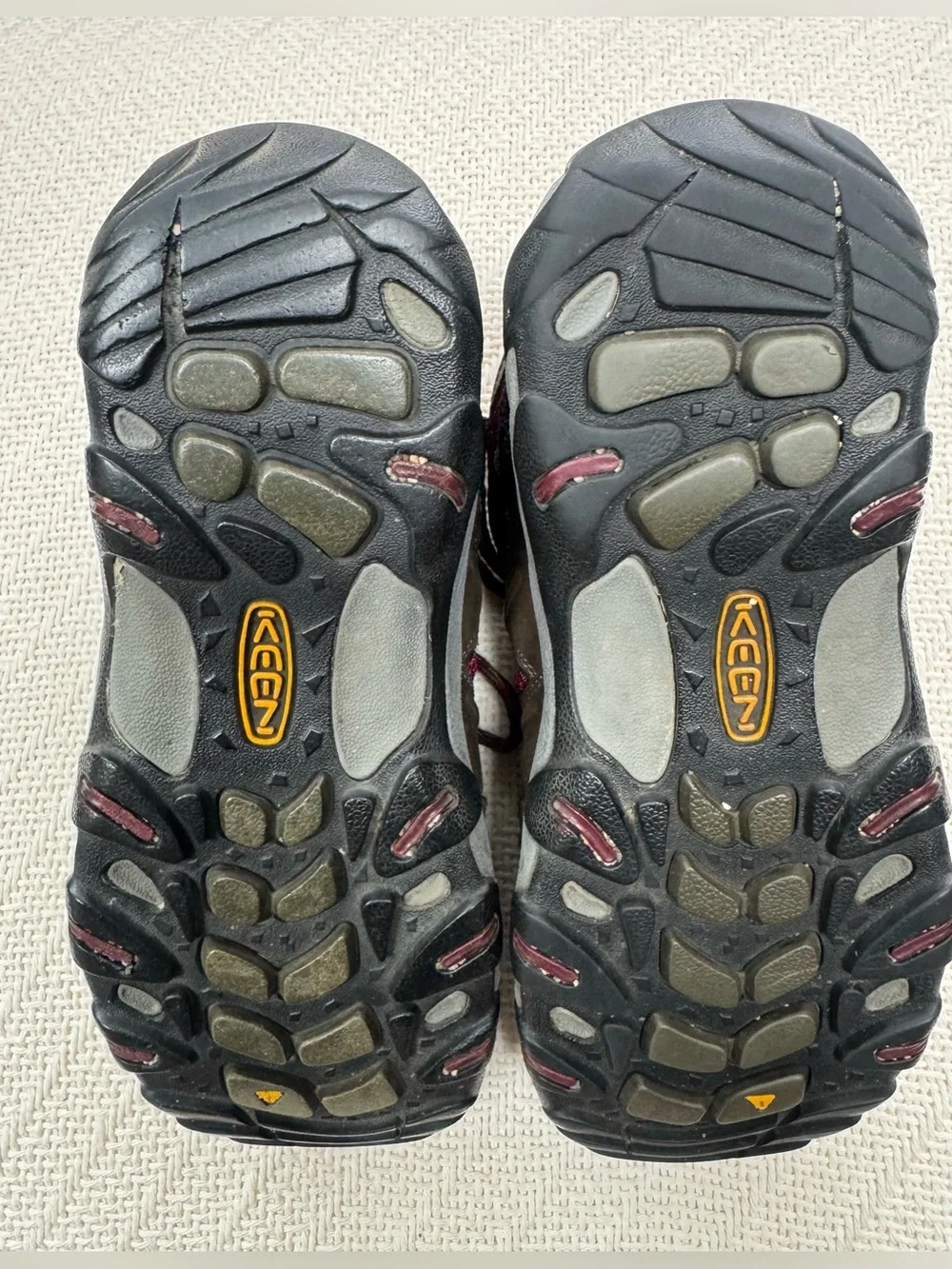 KEEN Women's Sz 7 Burgundy and Brown Hiking Shoes